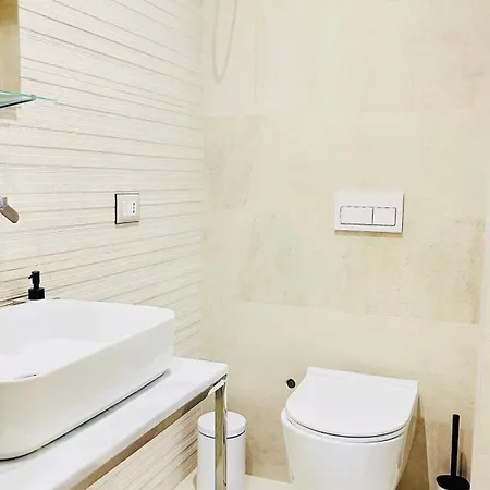 Blloku Luxurious * Tirana